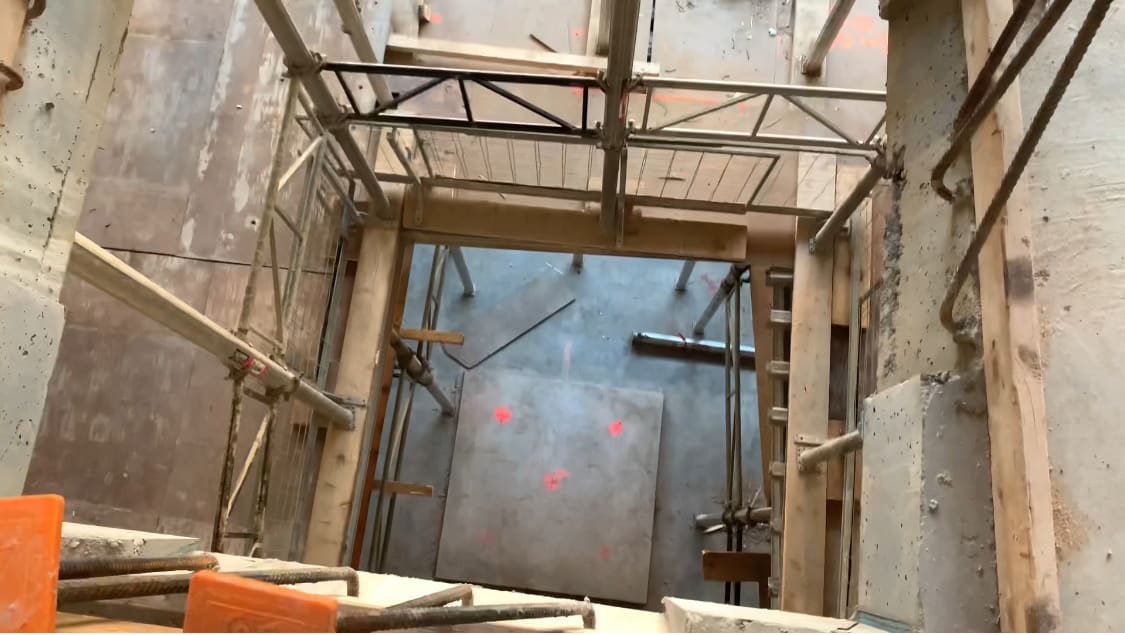 E2 Condos At Yonge And Eglinton Under Construction Concrete Pump Localization E2 condos at yonge and eglinton under construction concrete pump localization