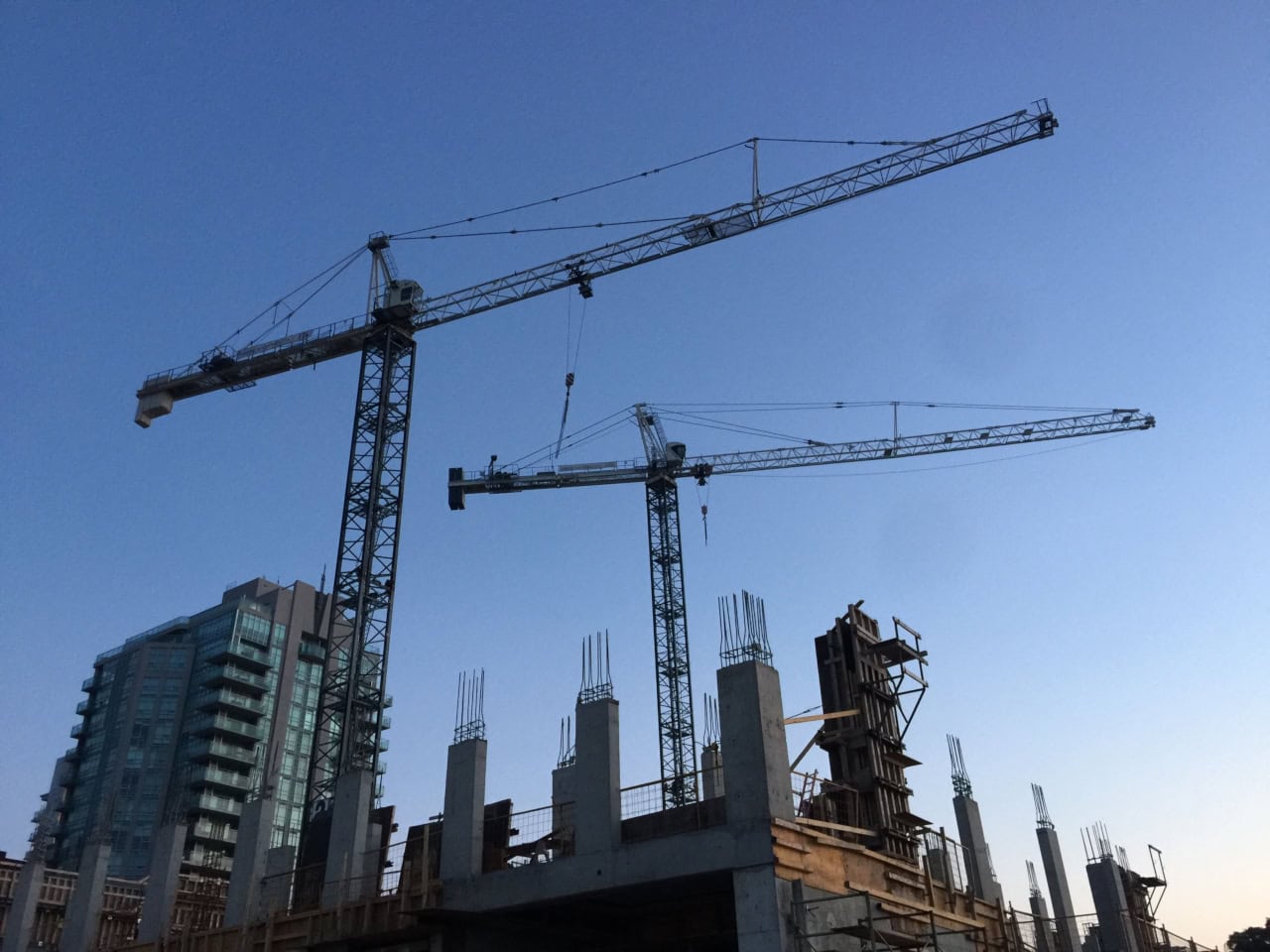 Bridgewater Residences On The Lake And The Pearle Hotel & Spa Under Construction Cranes’ Climbing Bridgewater residences on the lake and the pearle hotel & spa under construction cranes' climbing